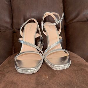 Size 8 qupid 4 in heels with rhinestones